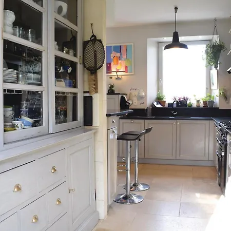 6 Bedroom Amazing In Barbery
